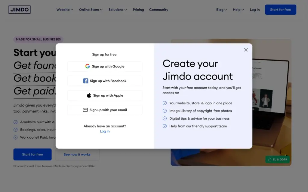Jimdo sign-up options: Google, Facebook, Apple or email